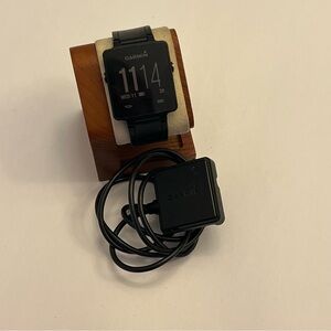 Garmin Vivoactive, Tested, Charger Included, No Scratches,